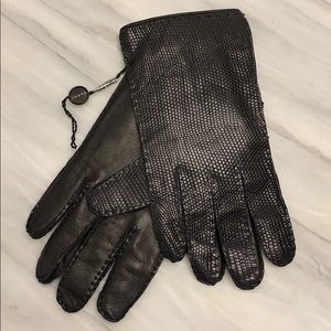 Brand new Gucci texture leather gloves